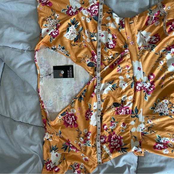 Floral Short Sleeve V-neck 26w Dress NWT - Picture 4 of 6